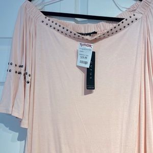 Brand-new top size is extra large and the colour is coral